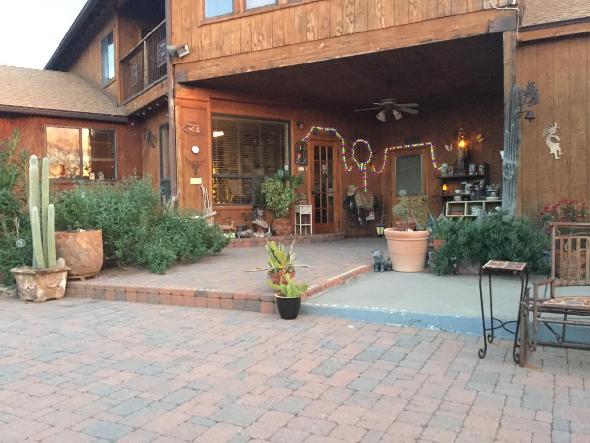 Spur Cross Inn Cave Creek Exterior photo